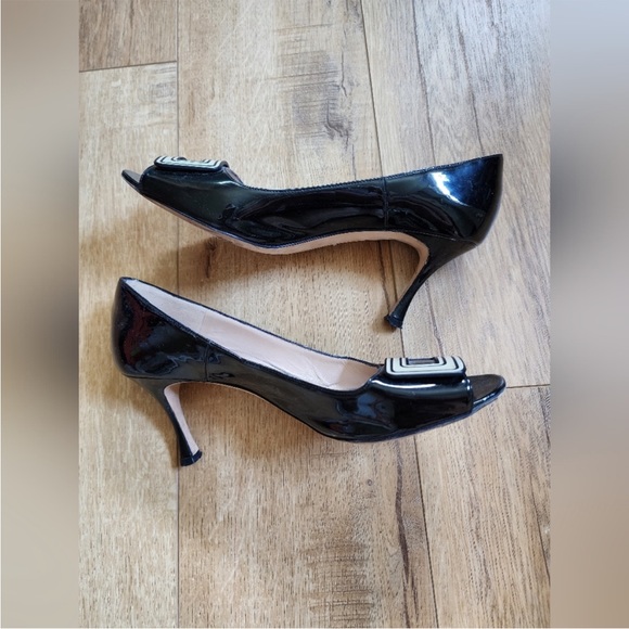 Manolo Blahnik Kitten Heels Buckle Peep Toe Pumps Black Patent Leather 38.5 - Picture 2 of 7